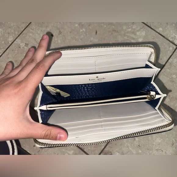 Kate spade navy and white purse - Picture 6 of 8